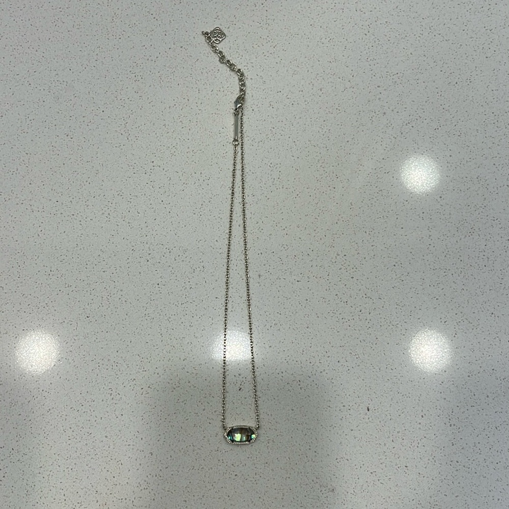 Kendra Scott pendant necklace